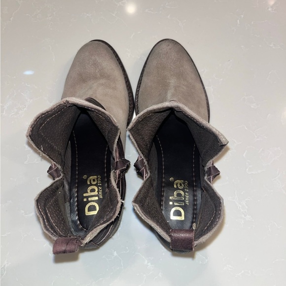 Gorgeous light brown suede booties - Picture 2 of 6